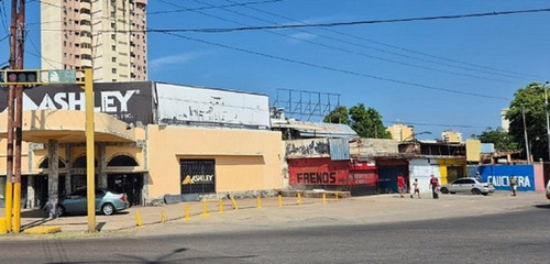 Local Comercial En Alquiler Ubicado En Av Municipal Pto La C