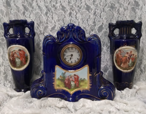 Reloj De Cerámica Azul Cobalto Con Dos Floreros De Cerámica