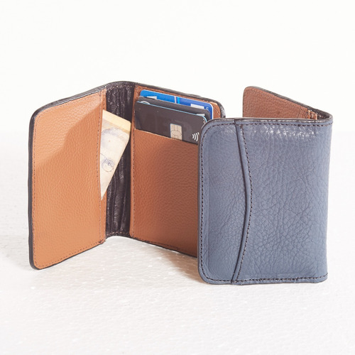 Imagem 6 de 6 de Kit De Viagem Necessaire + Porta-cartão De Couro Azul
