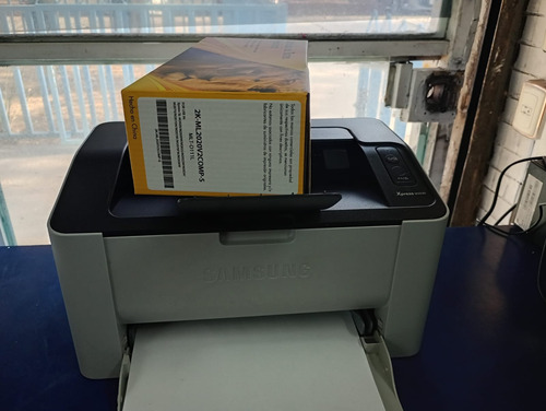 Impresora Simple Monocromática Samsung Xpress M2020 Blanco