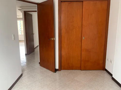 Vendo Apartamento Ubicado En La Parte Baja De La Loma De Los Bernal, Suoer Bien Ubicado