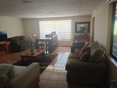 Casa En Venta De 4 Dorm. En San Carlos