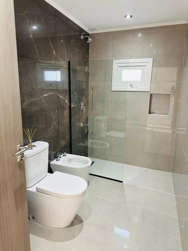 Casa En Venta - 4 Dormitorios 4 Baños - 800mts2 - Canning