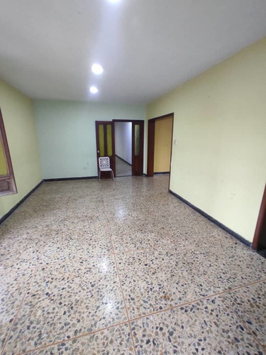 Imagen 10 de 14 de Casa De Esquina En Venta Trigal Sur Penélope Yañez