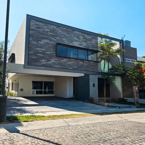 Exclusiva Residencia, Condominio Puerta Plata En La Zona Diamante De Zapopan.