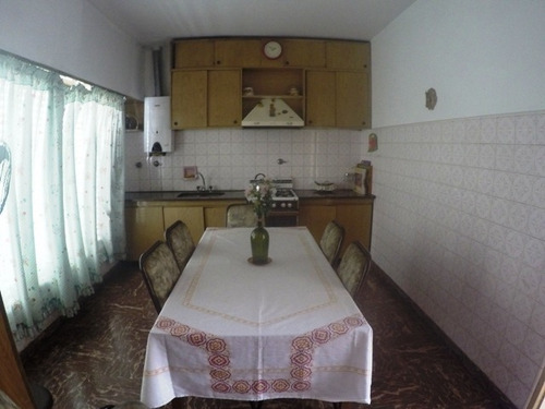 Imagen 4 de 17 de Casa 5 Amb C/dpto Y Patio .venta