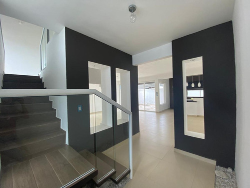 Imagen 4 de 18 de El Sendero Residencial, Casa En Venta Con Sala De Tv Y Roof Garden