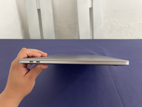 Macbook Pro Touch Bar 2018 15 PuLG 16gb Ram 512 Ssd Core I7 (Usado)