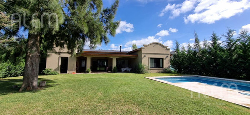 Campo Daromy | Casa En Venta 3 Dormitorios En Pb