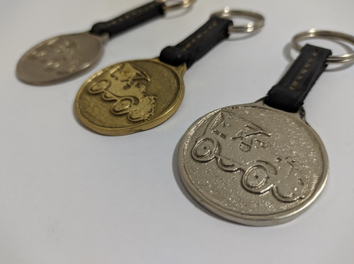 Llavero Auto Antiguo Bronce Con Cuero