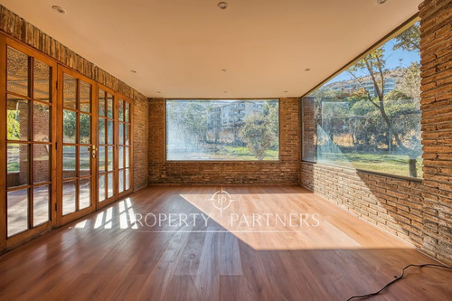 Espectacular Casa Completamente Remodelada En Sect...