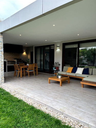 Casa En Arriendo 3d 3b En Chicureo -piedra Roja /san Anselmo
