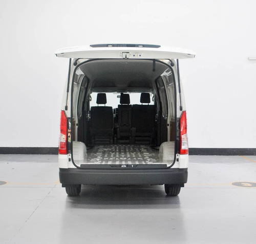 Toyota Hiace 2.8 Tdi Furgón 6at L2h2 3a 5p