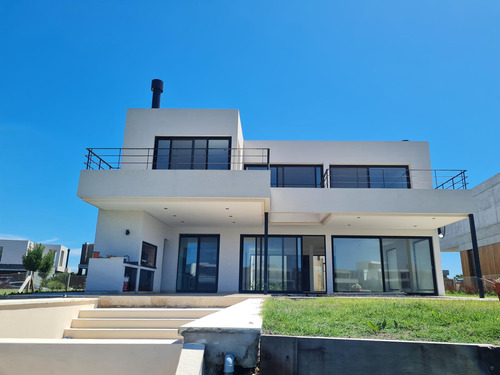 Moderna Casa En Venta/alquiler En Virazon - Nordelta 