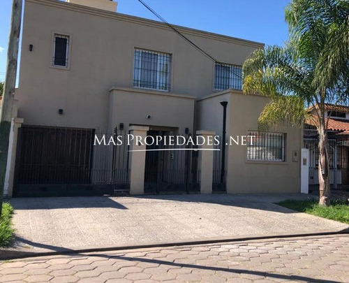 Casa En Venta 3 Dormitorios En Banfield