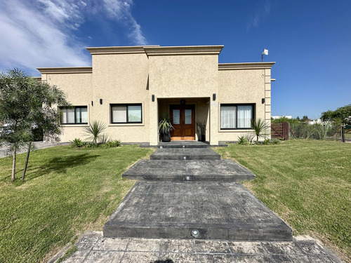 Casa En Venta En Horizontes Al Sur 4 Ambientes Con Pileta