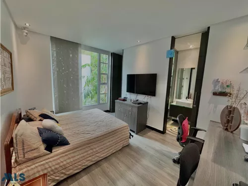 Hermosa Casa Con Energía Solar En Una Ubicación ...(mls#253904)