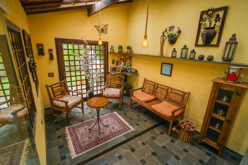 Vendo Belíssima E Encantadora Chácara!!! Com Duas Casas, Com Dois Salões De Festa E Muito Mais, Confira A Descrição Abaixo.