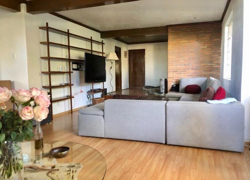 Imagen 2 de 10 de Casa Con Jardín Amplio