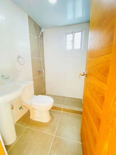 3er Nivel Apartamento En Colinas Del Arroyo Ii