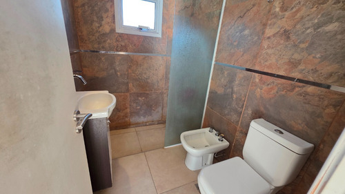 En Venta: Casa De 4 Ambientes Con Parque. Barrio Privado Haras Del Mar.