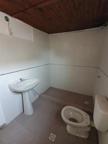 Imagen 18 de 20 de Bartoloni Y Montecaseros, Oportunidad, Casa En Esquina Con Terreno !