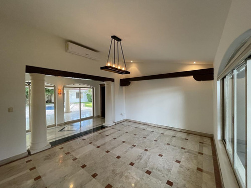 Imagen 14 de 30 de Residencia De Una Planta En Venta En Montebello - Fraccionamiento Montebello
