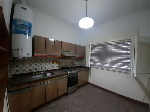 Casa En Venta, 4 Ambientes, Castelar
