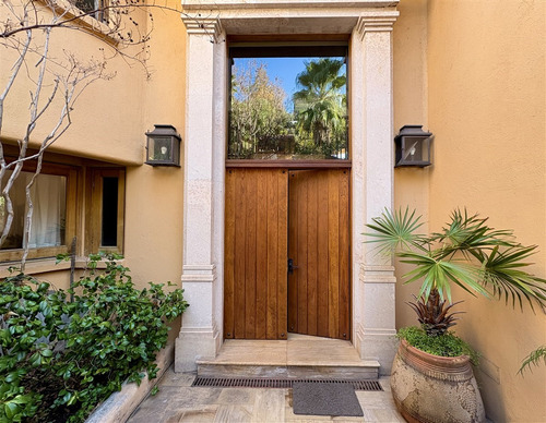 Hermosa Casa En Venta De 5 Dorm. En Las Condes