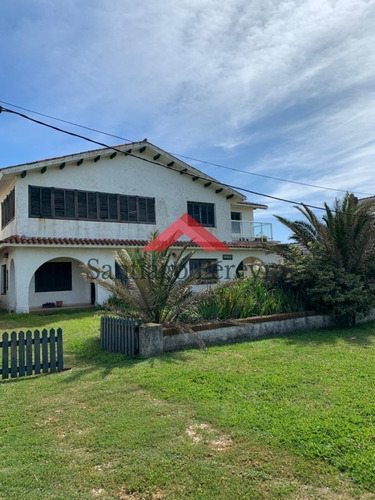 Importante Residencia Frente Al Mar En Venta.- Ref: 6476