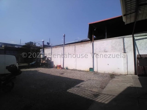 Maria Luisa Mendoza Vende Terreno En El Centro De Barquisimeto, A Pie De Calle Cuenta Con Su Oficina Estacionamiento Baños Y Todos Los Servicios Básicos Indispensables 2 4 2 1 4 3 8
