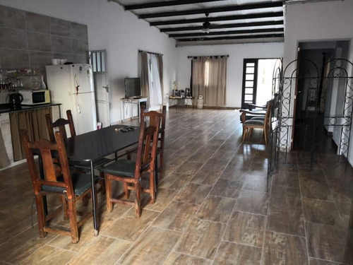 Imagen 3 de 21 de Amplia Y Moderna Casa De Dos Dormitorios, Con Gran Cochera Y Patio