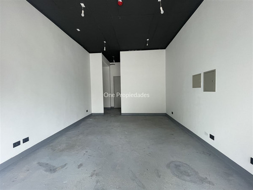 Local Comercial, Av. Las Condes, Metro Hernando De Magallane
