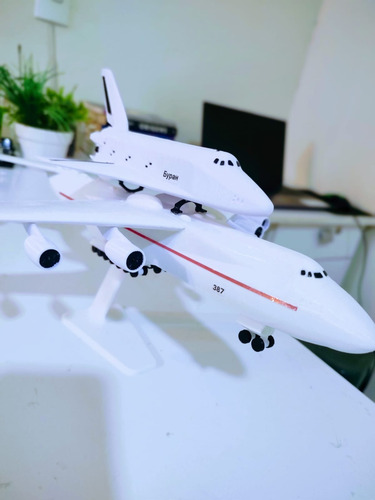 Antonov Mriya 225 Com Ônibus Espacial Buran