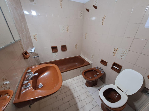Departamento En Venta 2 Dormitorios Con Balcón. Centro. Sobre Vélez Sarfield