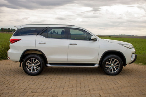 Imagem 4 de 15 de Hilux Sw4 Srx 2.8 4x4 2016 | 7 Lugares |