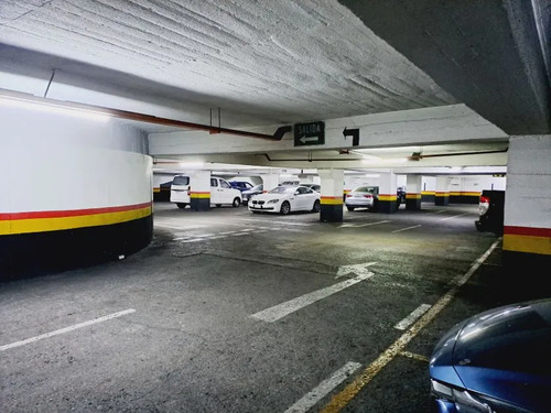 Estacionamiento El Bosque Norte A Pasos L1 Metro Tobalaba