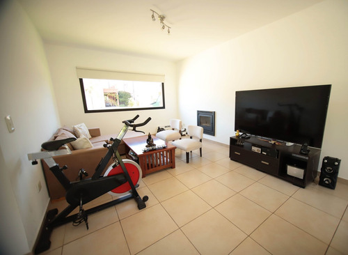 Venta Casa Barrio Maria Victoria - Acepta Permuta