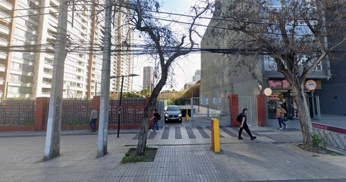 Arriendo Estacionamiento Techado Metro Irarrázaval