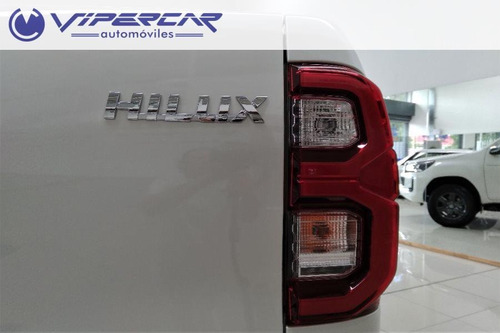 Imagen 11 de 14 de Toyota Hilux Srv 2.7 2023 0km