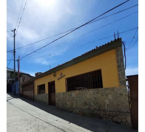 Best House Vende Casa En San Pedro De Los Altos, Sector El Placer, Los Teques.