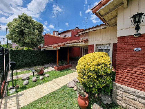 Casa En Venta 4 Amb Con Jardín Y Pileta. Padua