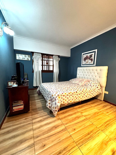 Excelente Chalet De 4 Ambientes En Esquina