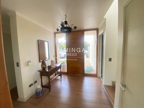 Casa En Venta De 4 Dorm. En Colina