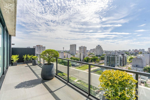 Venta De Departamento Duplex De 4 Ambientes Con Dos Balcones En Colegiales