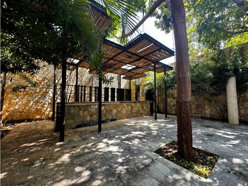 Venta, Propiedad En Avenida Cámara De Comercio, Ideal Para Negocio