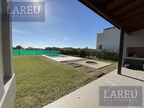 Imagen 14 de 17 de Casa En Venta - Santa Elena, Pilar Del Este