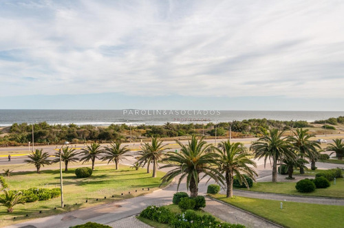 Edificio Frente Al Mar Con Vista!!