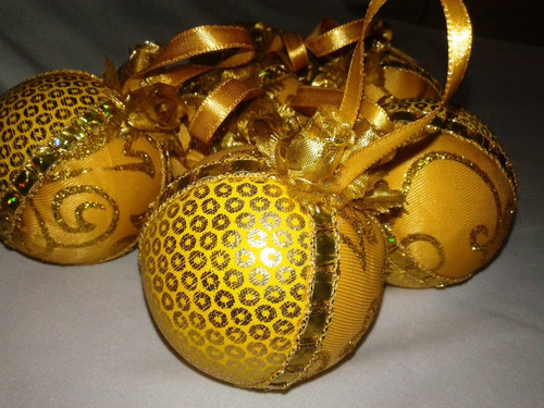 Bolas De Natal Acabamento Em Tecido Dourado Kit C/6 | Parcelamento sem juros