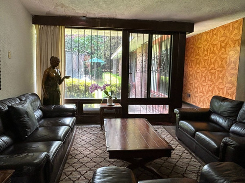 Jardines Del Pedregal, Casa Con Gran Jardín En Un Solo Nivel